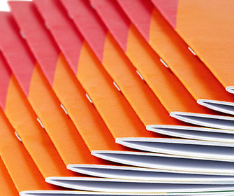 folleto grapado