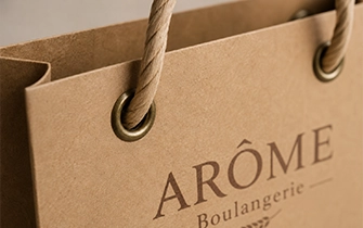 Bolsa de papel con asas retorcidas de algodón o papel
