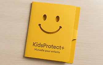 Carpeta con solapas a medida con forma de troquelado personalizada