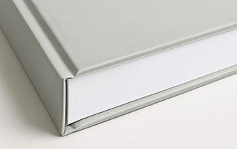 Libro con cubierta rígida rembordada, aspecto premium y duradero