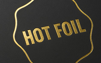 Estampación en caliente sobre título o logotipo del folleto