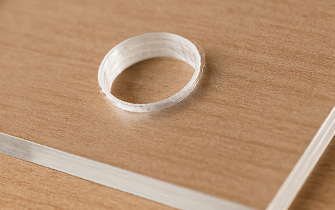Perforaciones y fijaciones para paneles publicitarios exteriores