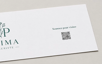 Postal con código QR integrado para tracking digital